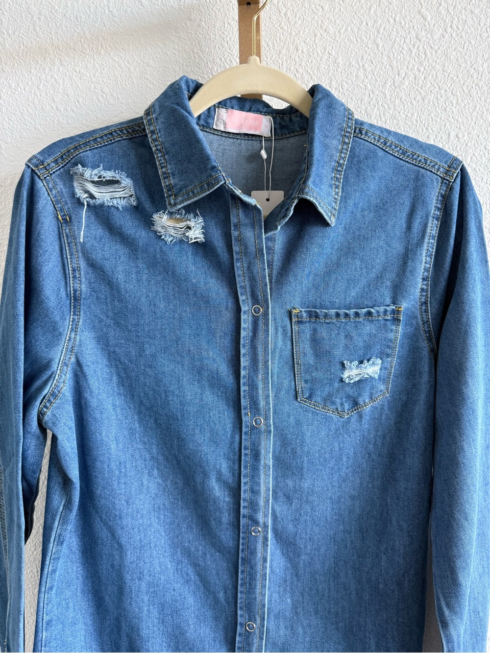 NWT Women’s Denim LS Distressed Snap Shirt Shacket Thrashed Streetwear Grunge M